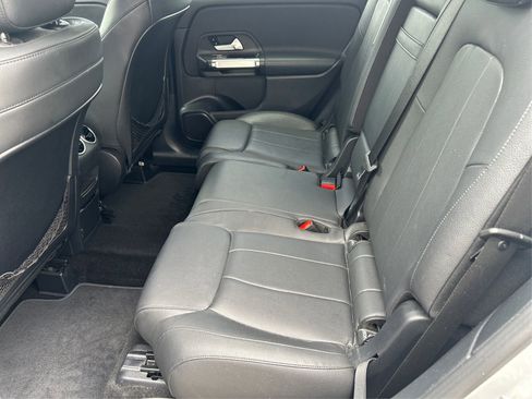 Used 2021 Mercedes-Benz GLB 250 4MATIC w/ Premium Package image 12