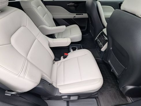 Used 2025 Lincoln Aviator 2WD image 14