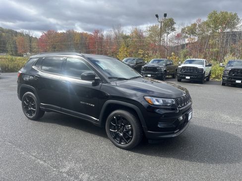 New 2026 Jeep Compass Latitude image 2