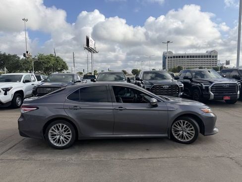 Used 2019 Toyota Camry XLE FWD image 4
