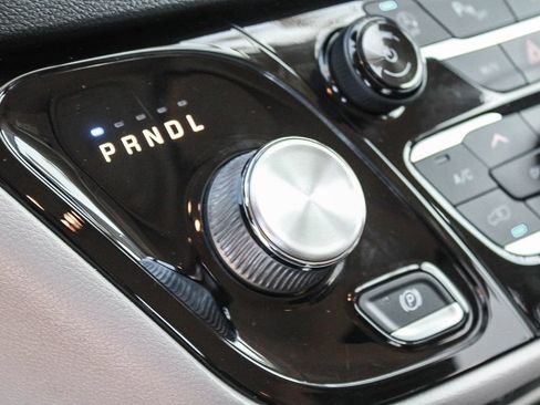 Used 2022 Chrysler Pacifica Touring-L FWD image 19