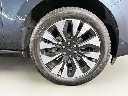 Used 2025 Ford Expedition Platinum w/ Driver's Package AWD/4WD image 37