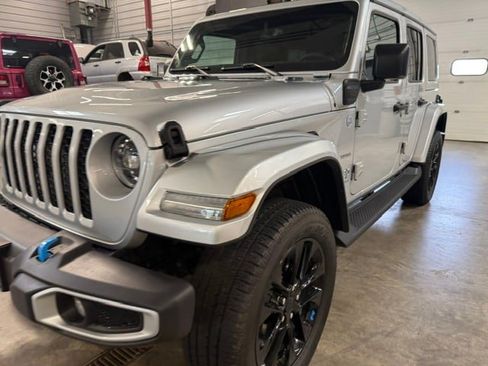 Used 2023 Jeep Wrangler Unlimited Sahara AWD/4WD image 37