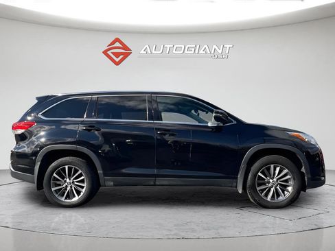 Used 2019 Toyota Highlander XLE AWD/4WD image 8