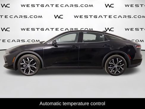 Used 2024 Toyota Crown AWD/4WD image 5