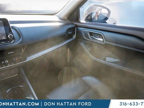 Used 2021 Nissan Rogue SV w/ Premium Package image 14