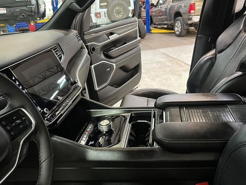 Used 2024 Jeep Wagoneer Series II w/ Flexible Seating Group image 26