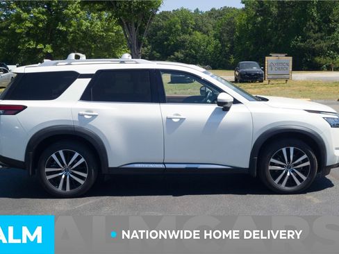 Used 2024 Nissan Pathfinder Platinum w/ Cargo Package AWD/4WD image 5
