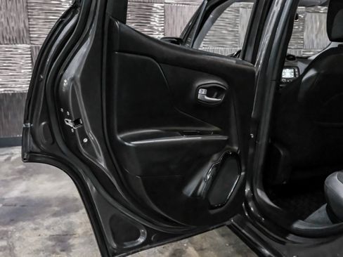 Used 2017 Jeep Renegade Altitude AWD/4WD image 41