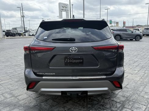 Used 2023 Toyota Highlander Platinum image 6