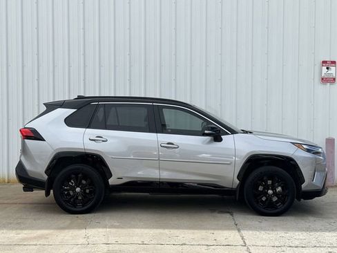 Used 2025 Toyota RAV4 XSE AWD/4WD image 3