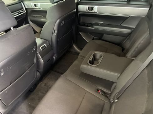 Used 2024 Hyundai Santa Fe SE FWD image 4