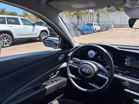 Used 2025 Hyundai Elantra SEL FWD image 35
