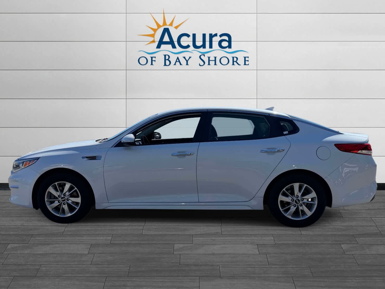 Used 2017 Kia Optima LX FWD image 4