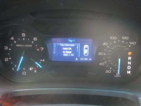 Used 2015 Ford Explorer XLT image 28