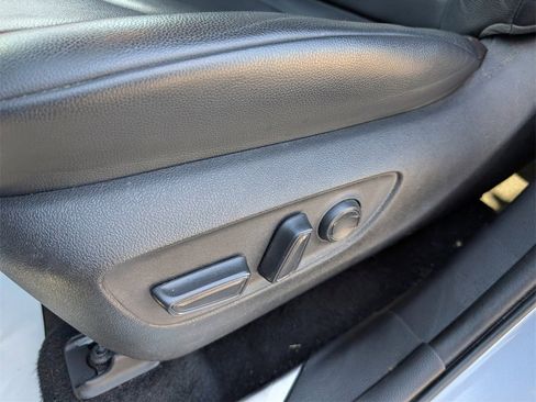 Used 2022 Toyota Highlander XLE image 11