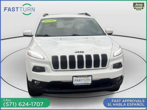 Used 2016 Jeep Cherokee Latitude w/ Cold Weather Group AWD/4WD image 4
