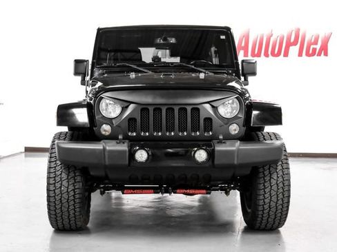 Used 2018 Jeep Wrangler Unlimited Sahara w/ Connectivity Group image 5