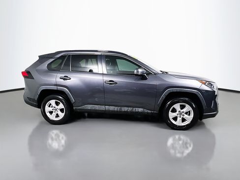 Used 2019 Toyota RAV4 XLE w/ Convenience Package FWD image 3