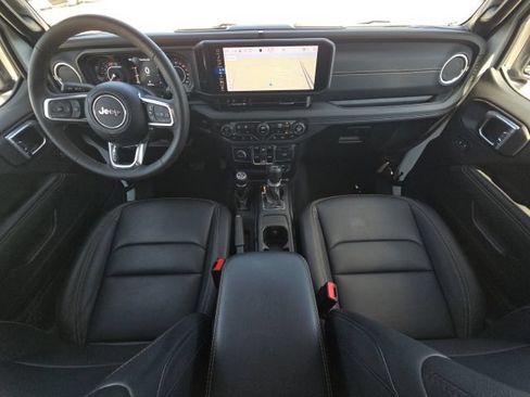 Used 2024 Jeep Wrangler Unlimited Sahara w/ Technology Group AWD/4WD image 39
