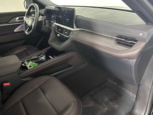 Used 2025 Ford Explorer Platinum RWD image 17