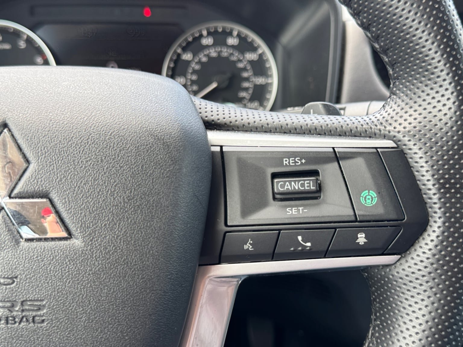 Used 2025 Mitsubishi Outlander SE AWD/4WD image 25