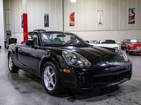 Used 2000 Toyota MR2 RWD image 8