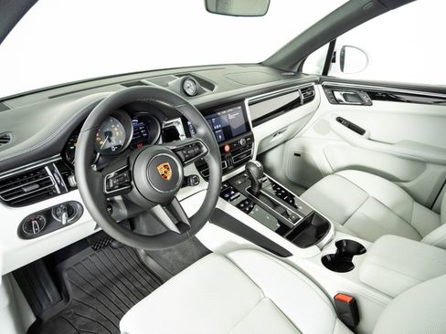 New 2026 Porsche Macan S AWD/4WD image 4