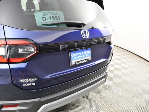 Used 2025 Honda Pilot Touring image 15