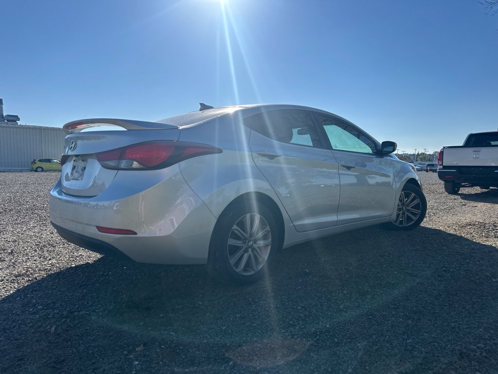 Used 2016 Hyundai Elantra SE w/ Option Group 02 FWD image 9