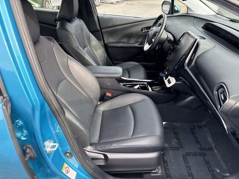 Used 2017 Toyota Prius Prime Advanced image 9