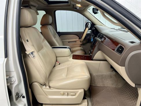 Used 2011 Chevrolet Tahoe LTZ image 23