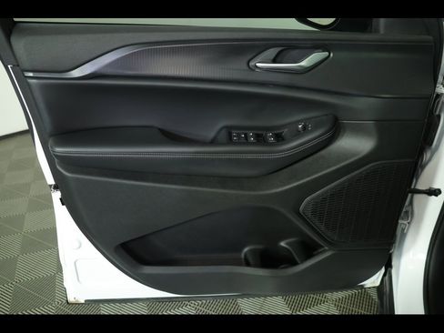 Used 2023 Jeep Grand Cherokee Altitude image 20