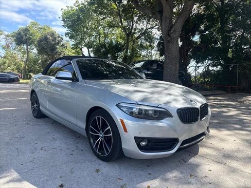 Used 2020 BMW 230i xDrive Convertible image 4