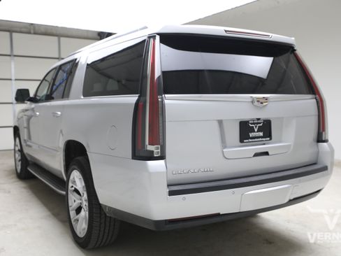 Used 2015 Cadillac Escalade ESV Luxury RWD image 2