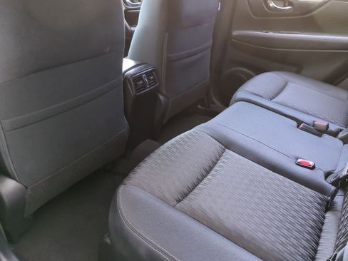 Used 2017 Nissan Rogue SV w/ SV Premium Package AWD/4WD image 18