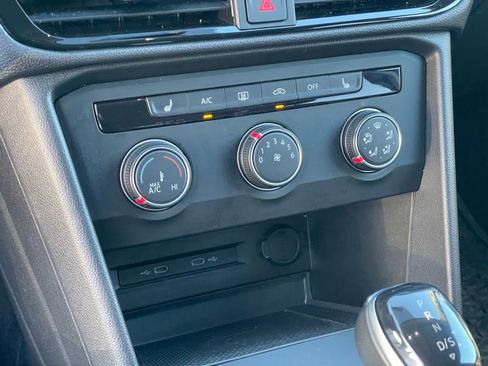 Certified 2022 Volkswagen Taos SE image 19