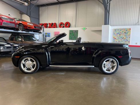 Used 2003 Chevrolet SSR w/ Preferred Equipment Group image 39