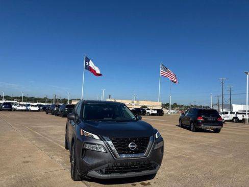 Certified 2023 Nissan Rogue SV FWD image 4