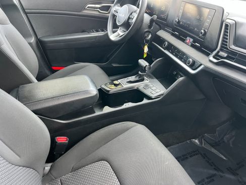 Used 2023 Kia Sportage LX image 17