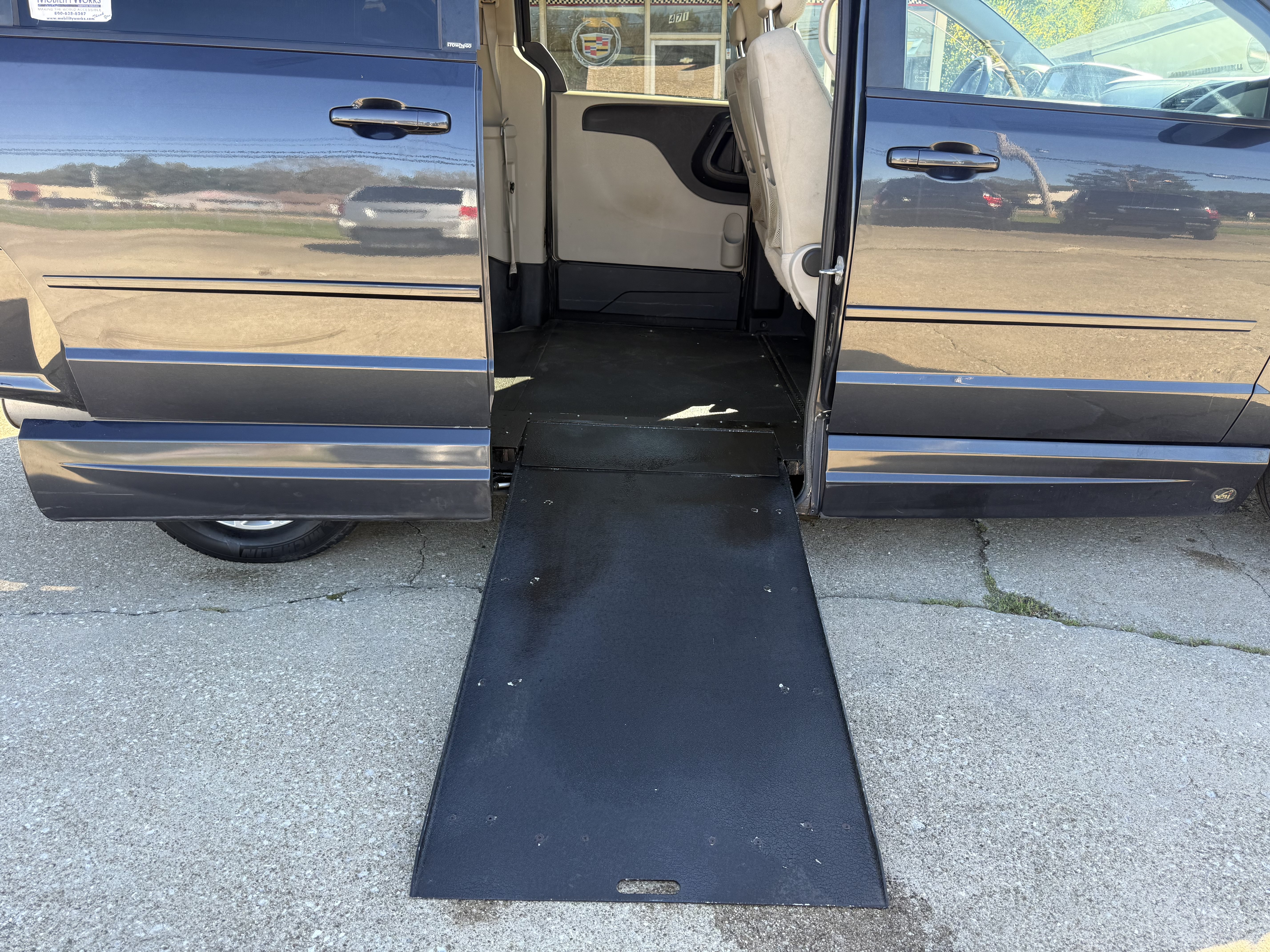Used 2013 Dodge Grand Caravan SXT FWD image 28