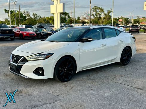 Used 2021 Nissan Maxima SR w/ Sport Mat Group FWD image 3
