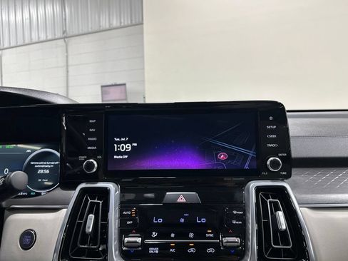 Used 2023 Kia Sorento SX Prestige w/ Panoramic Sunroof Package AWD/4WD image 22