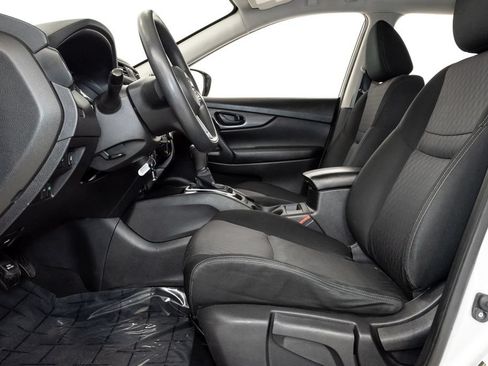 Used 2020 Nissan Rogue S FWD image 11