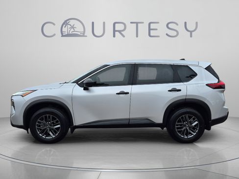 Certified 2025 Nissan Rogue S FWD image 2