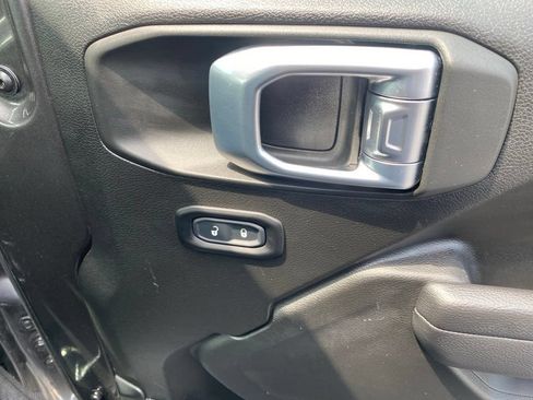 Used 2023 Jeep Gladiator Sport AWD/4WD image 35