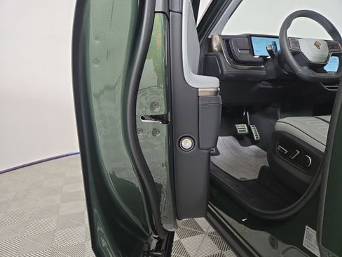 Used 2024 Rivian R1S Adventure AWD/4WD image 32
