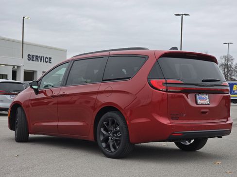 New 2026 Chrysler Pacifica Select image 20
