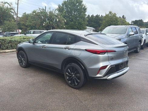 Used 2024 Buick Envista Sport Touring w/ Convenience I Package FWD image 2