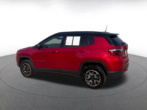 Used 2025 Jeep Compass Trailhawk AWD/4WD image 8